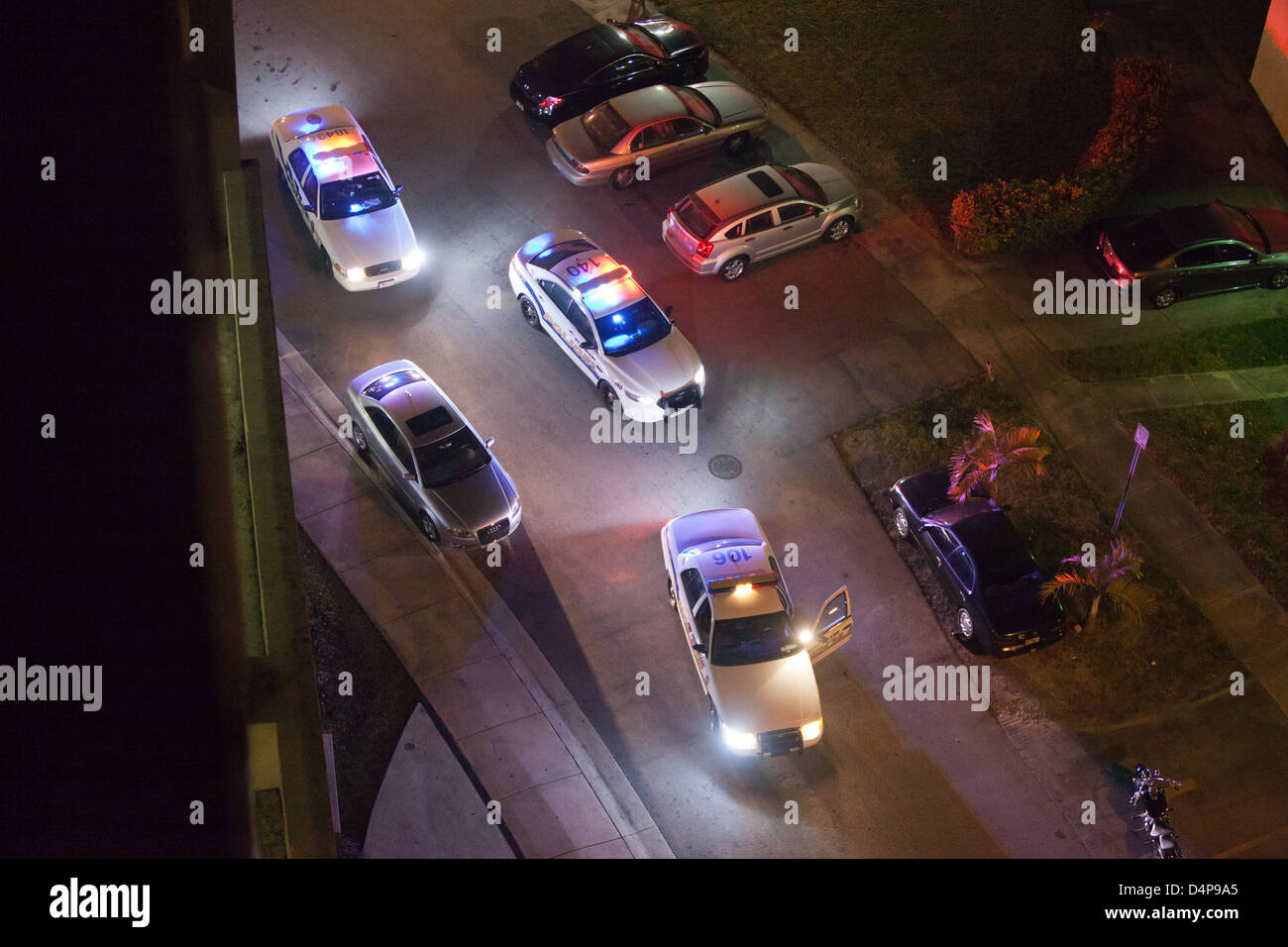 Polizia,auto, rosso , blu, luci ,competente ,traffico, arrestare ,dirigere, bloccando ,Road, West ,Miami ,polizia, risponde, emergenza Foto Stock
