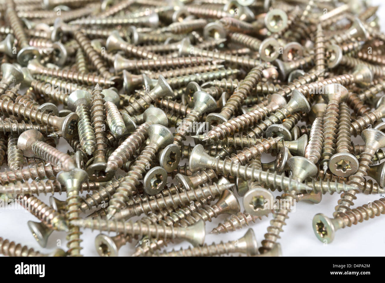 Closeup palo della vite per legno su sfondo bianco Foto Stock