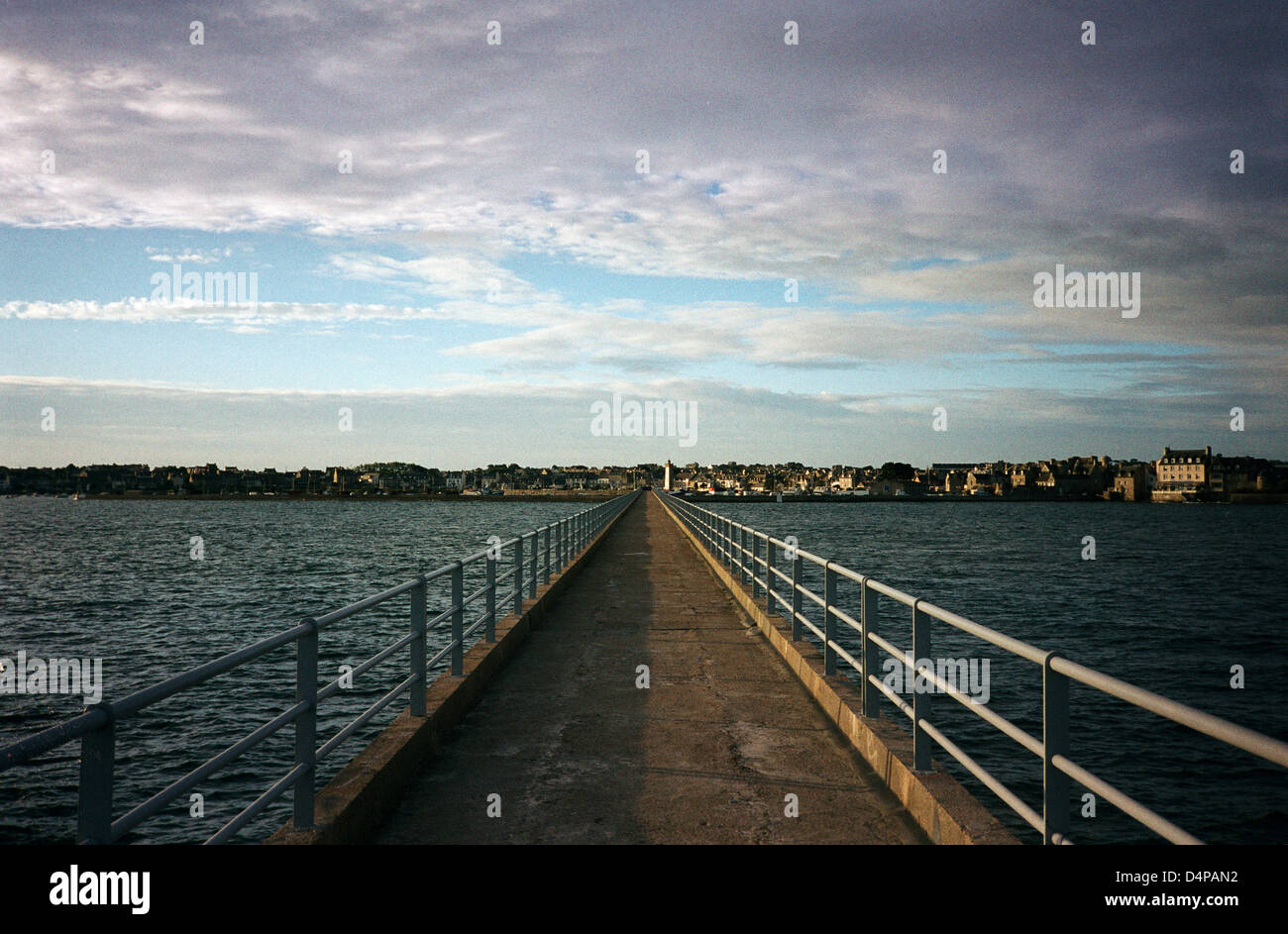 Vista di Roscoff da Quai Parmentier, Causeway, Bretagna Francia Foto Stock