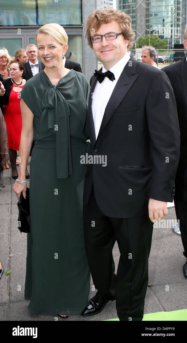 Il principe Friso (R) e la principessa Mabel di Orange-Nassau assiste la cena di Amsterdam ha ospitato dalla Fondazione Aids nell'Heineken Music Hall di Amsterdam, Paesi Bassi, 20 giugno 2009. La cena di beneficenza è quello di raccogliere denaro per il ?Aids Foundation? E ?STOP AIDS ORA! ?E attirare la vostra attenzione su HIV/Aids problemi nel settore commerciale. Foto: Patrick van Katwijk Foto Stock
