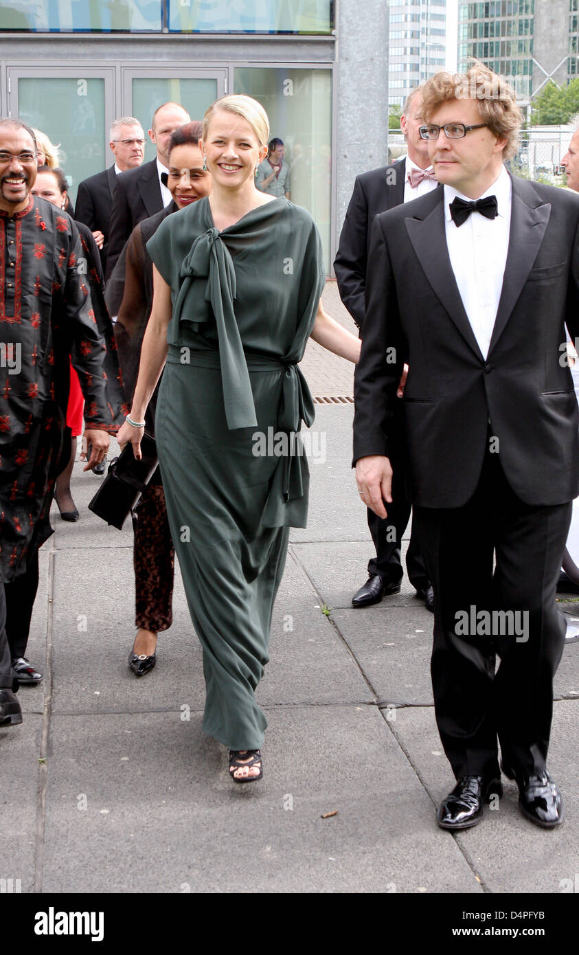 Il principe Friso (R) e la principessa Mabel di Orange-Nassau assiste la cena di Amsterdam ha ospitato dalla Fondazione Aids nell'Heineken Music Hall di Amsterdam, Paesi Bassi, 20 giugno 2009. La cena di beneficenza è quello di raccogliere denaro per il ?Aids Foundation? E ?STOP AIDS ORA! ?E attirare la vostra attenzione su HIV/Aids problemi nel settore commerciale. Foto: Patrick van Katwijk Foto Stock