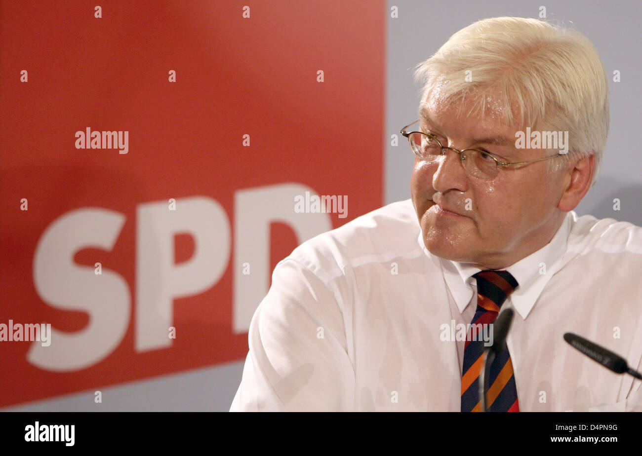 SPD candidato per il cancelliere Frank-Walter Steinmeier parla al DOCUP caso ?lavorando insieme per un nuovo sforzo educativo - stesse opportunità attraverso l educazione e l'integrazione? In Kiel, Germania, 20 agosto 2009. Steinmeier piani per raggiungere opoortunities uguale per tutti i bambini e di un sistema di istruzione che è privo di carica dal giorno-centro di cura per l'università. Foto: Angelika guerra Foto Stock