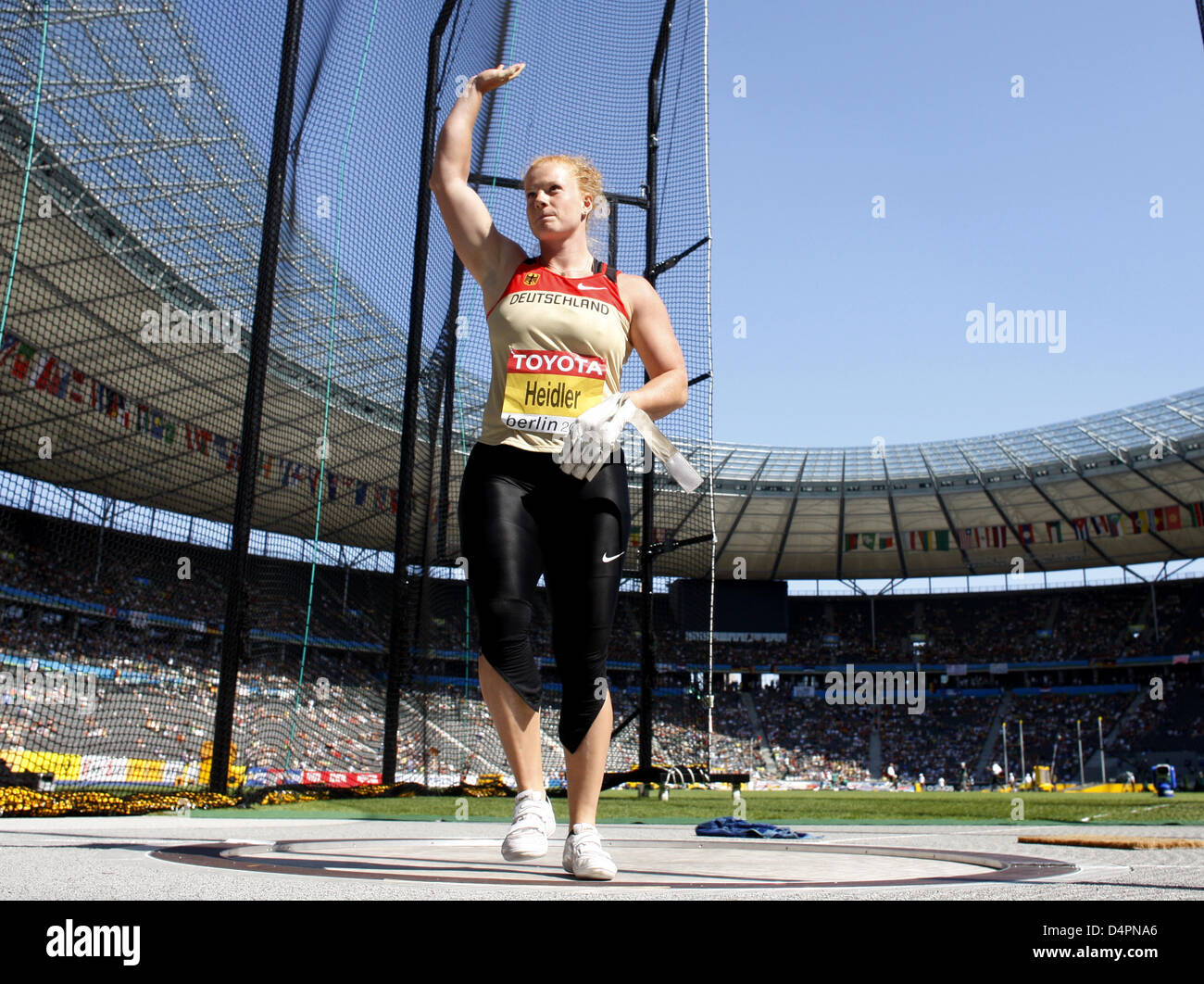 Tedesca Betty Heidler gesti durante il lancio del martello Qualification di dodicesimo IAAF Campionati del Mondo di atletica leggera, Berlino, Germania, 20 agosto 2009. Foto: Kay Nietfeld Foto Stock