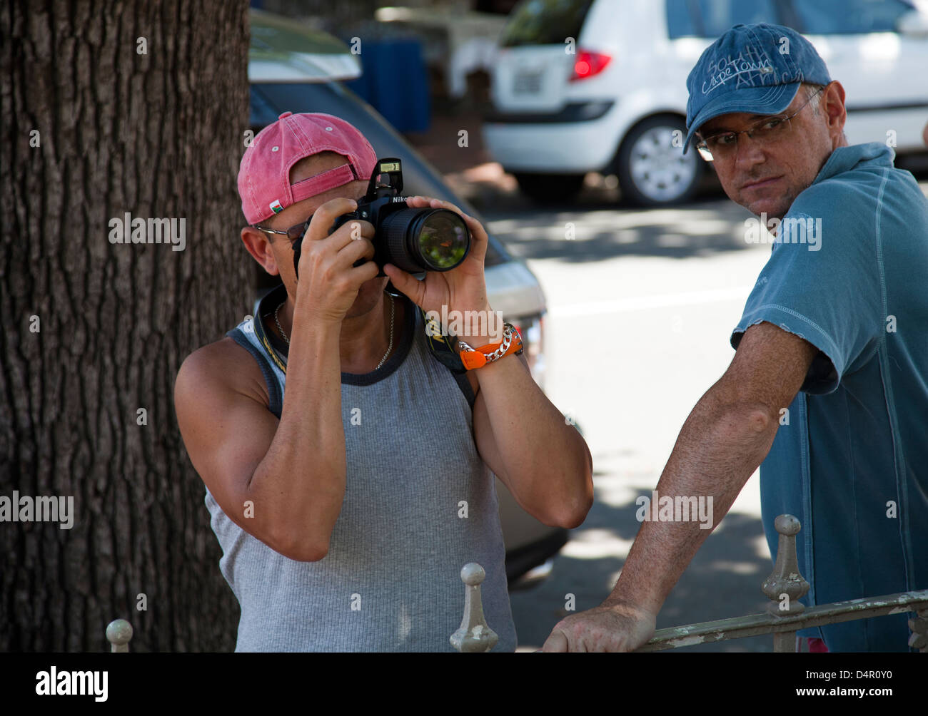 Uomo a scattare foto in Franschhoek - Western Cape - Sudafrica Foto Stock