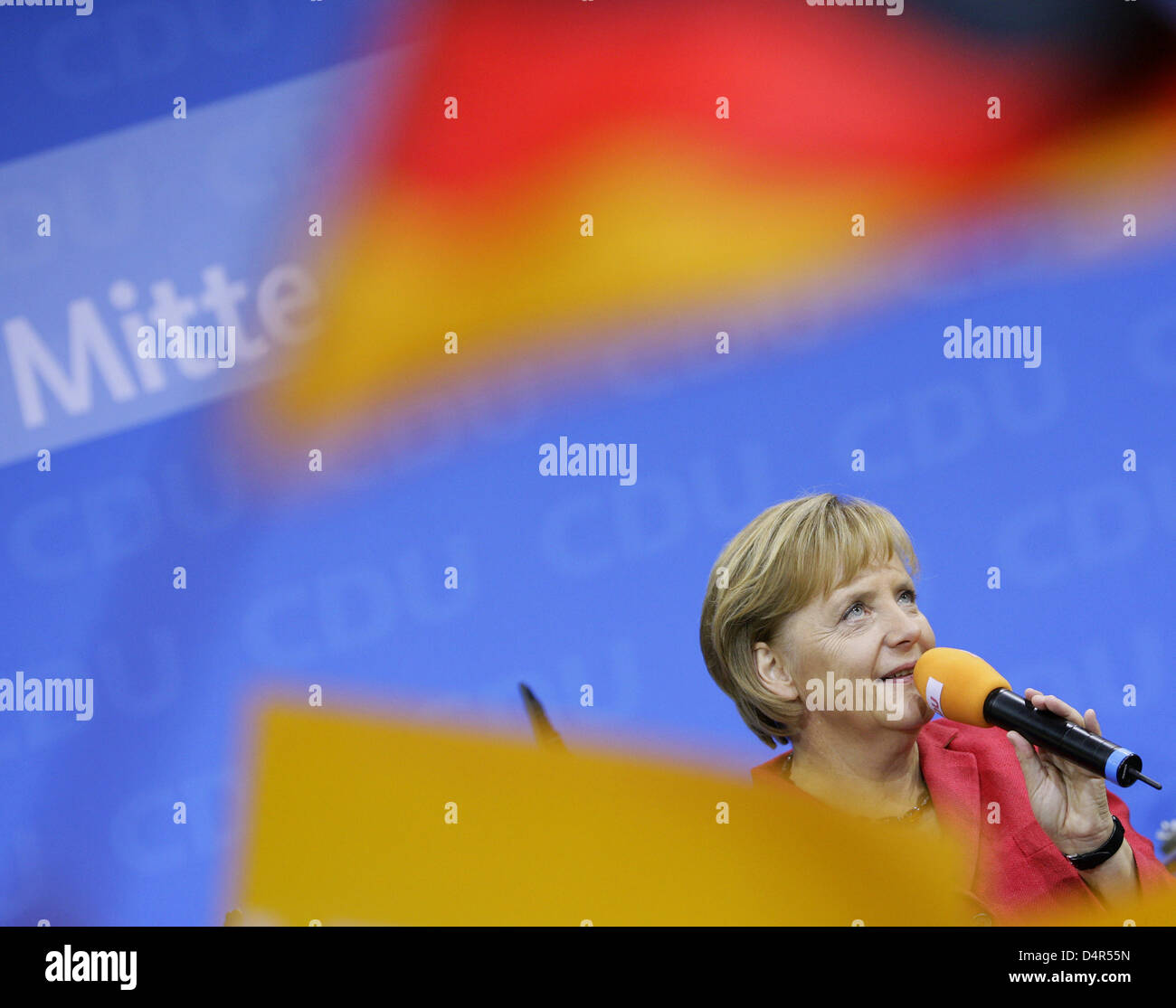 Angela Merkel, presidentessa della CDU (Cristiana Unione Democratica) e il Cancelliere tedesco, indirizzi di seguaci di partito alla vigilia del tedesco elezioni Bundestaf a ?Konrad-Adenauer-Haus? A Berlino, Germania, 27 settembre 2009. Foto: Rolf Vennenbernd Foto Stock