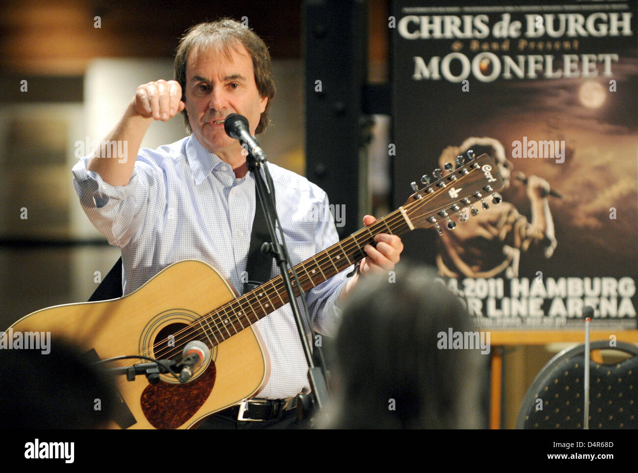 Musicista irlandese Chris de Burgh esegue presso l'International Maritime Museum di Amburgo, Germania, 02 ottobre 2009. De Burgh promuove la sua Moonfleet ?? Tour che sta per iniziare nel 2011. Foto: MARCUS BRANDT Foto Stock