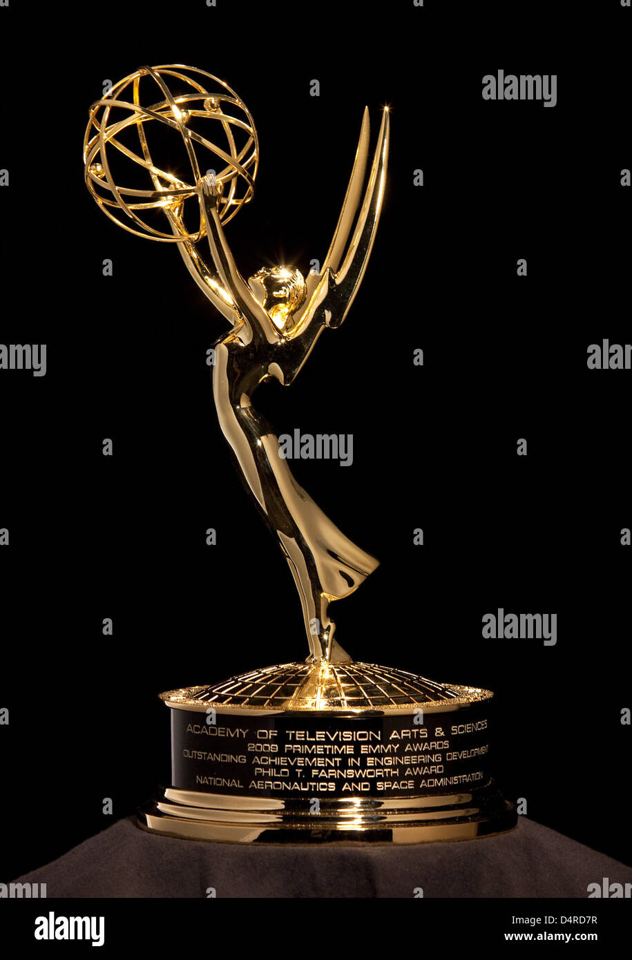 La NASA Television riceve il Philo T. Farnsworth Primetime Emmy Award nel 2009, riconoscendo i suoi contributi alla programmazione televisiva, inclusa la copertura di missioni storiche come Apollo 11. Foto Stock