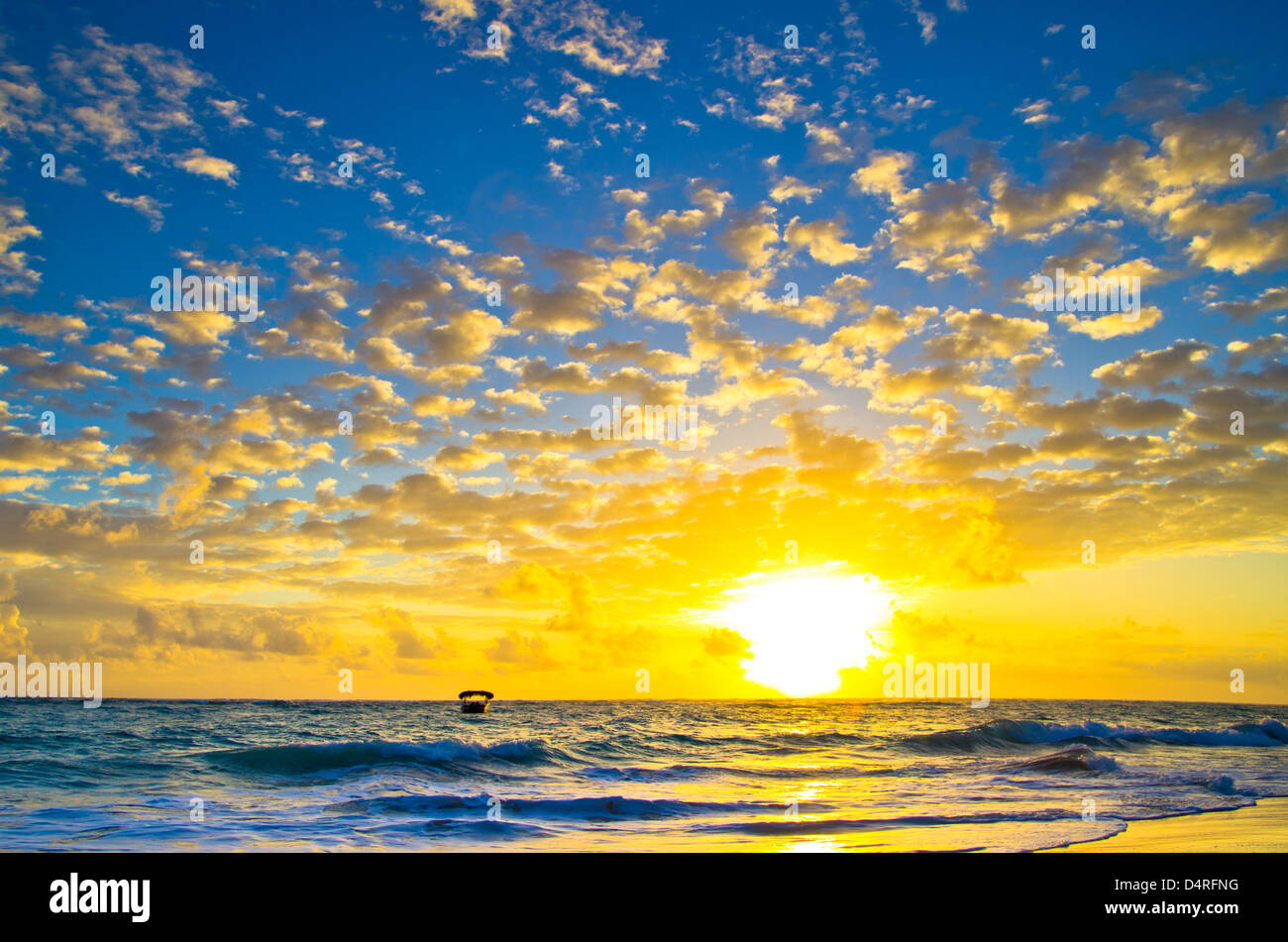 Bel tramonto sul mare Foto Stock