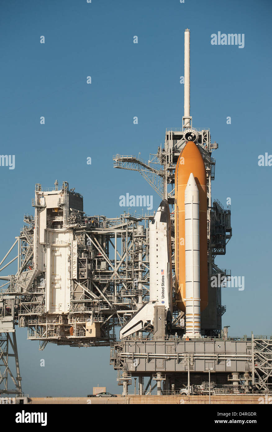 Lo Space Shuttle Endeavour, preparato per il lancio sulla STS-130, è posizionato al Kennedy Space Center, in Florida, per trasportare gli astronauti alla stazione spaziale Internazionale, continuando la costruzione, la ricerca e le attività operative sulla piattaforma orbitale. Foto Stock