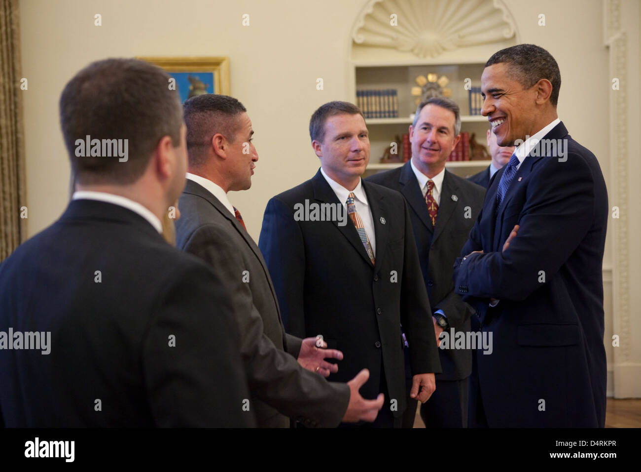 L'equipaggio della STS-130 ha incontrato il presidente Barack Obama alla Casa Bianca di Washington, DC, discutendo delle missioni spaziali e impegnandosi in attività di sensibilizzazione. Foto Stock