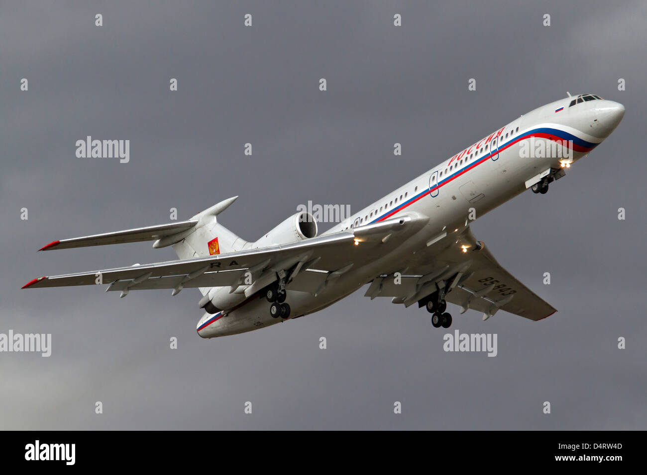 Un Tupolev Tu-154M dello Stato Russo Società di trasporti in volo sopra la Bulgaria. Foto Stock