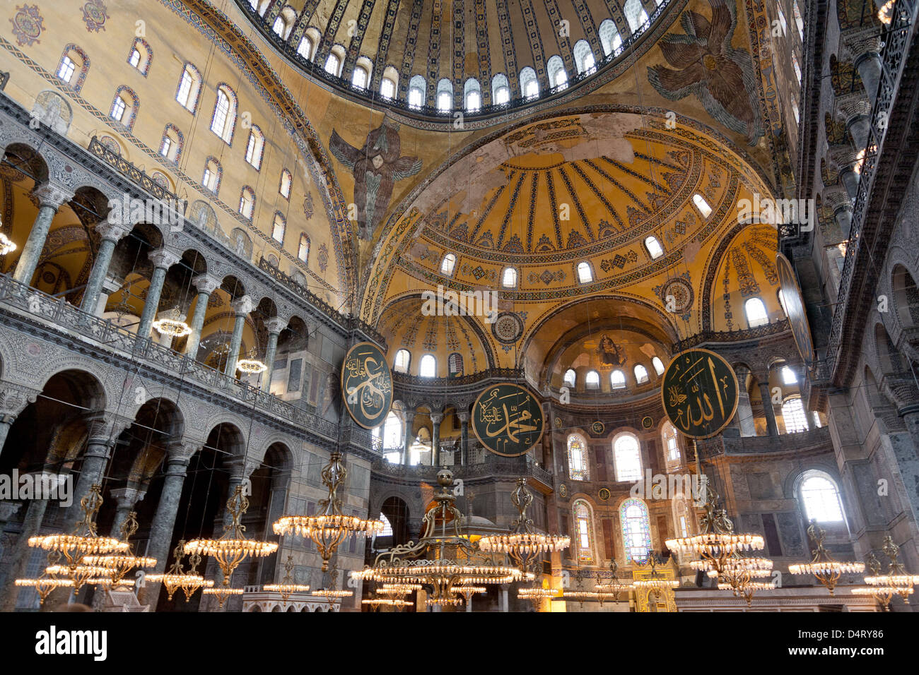 Hagia Sophia, è un ex ortodossi basilica patriarcale, più tardi una moschea, e ora un museo ad Istanbul in Turchia. Foto Stock