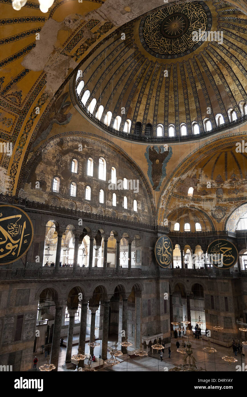 Hagia Sophia, è un ex ortodossi basilica patriarcale, più tardi una moschea, e ora un museo ad Istanbul in Turchia. Foto Stock