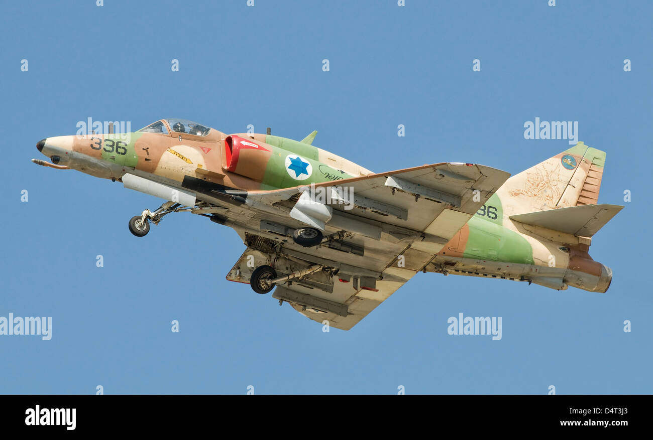 Un A-4 Ayit massa-attacco aereo della forza aerea israeliana. Foto Stock