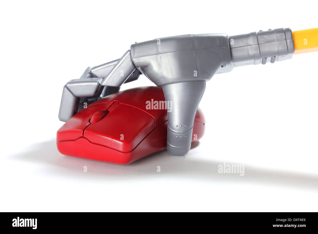 Robot giocattolo di mano con il mouse del computer Foto Stock