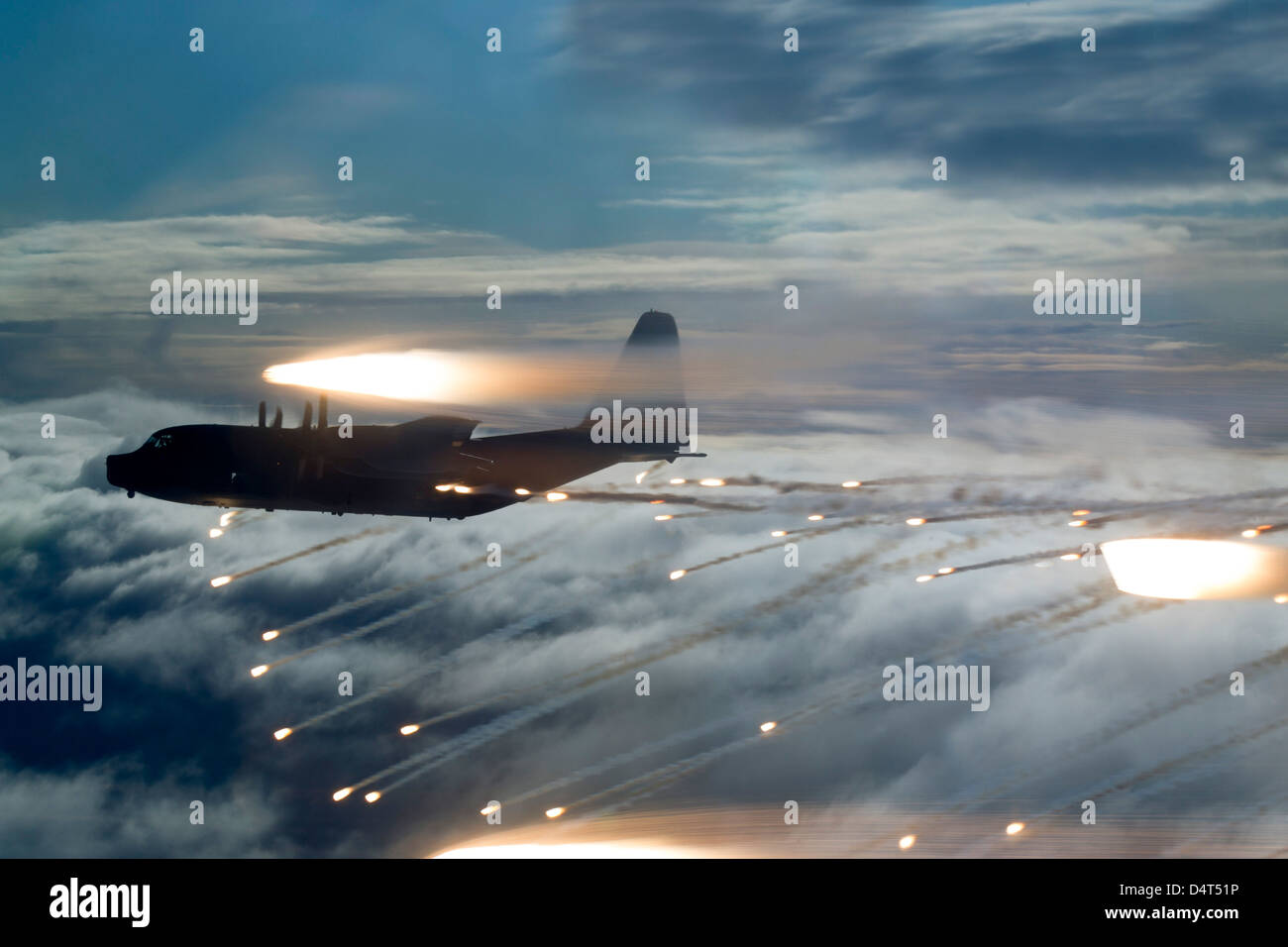 MC-130P combattere ombra razzi di caduta. Foto Stock