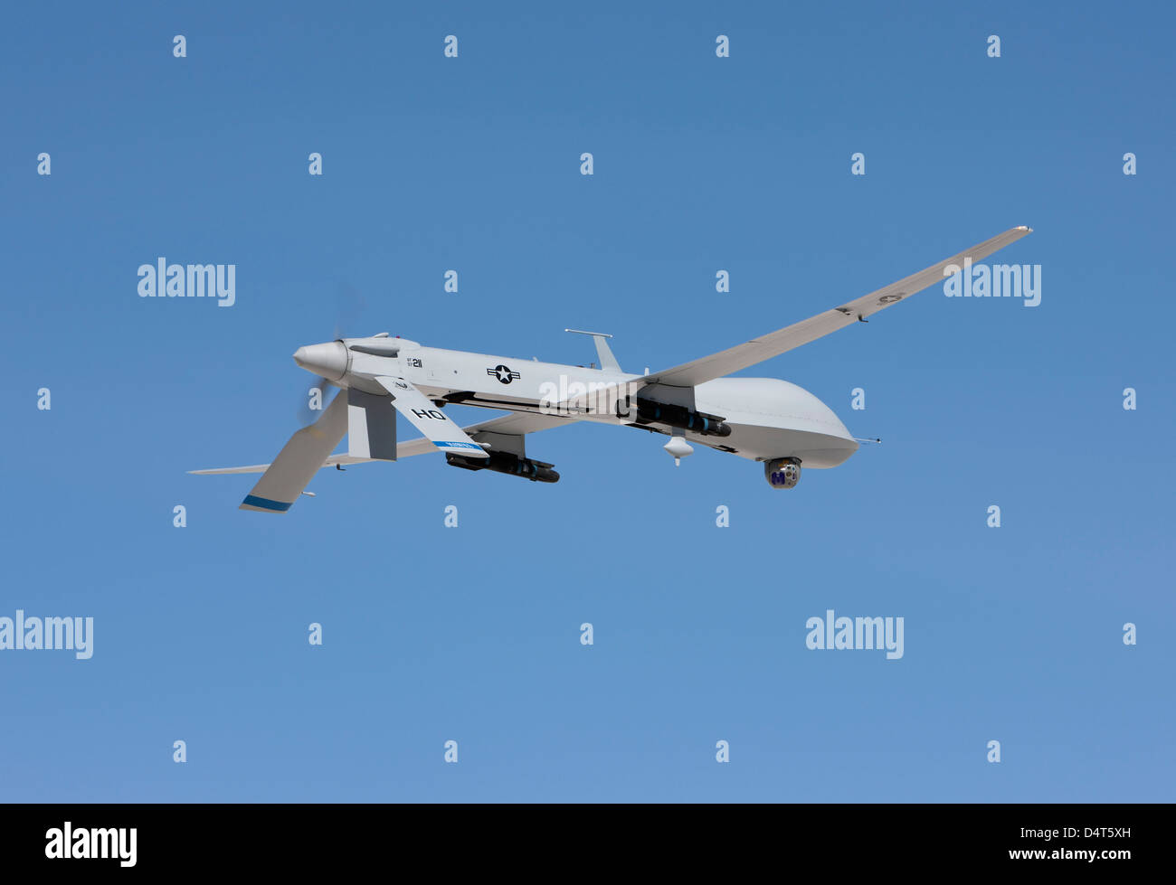 Un MQ-1 Predator vola in una missione di addestramento fuori di Holloman Air Force Base in New Mexico. Foto Stock