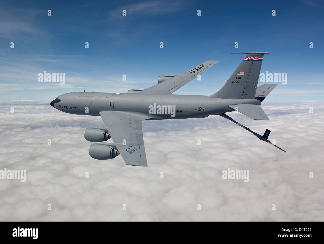 Una KC-135R dal 161Air Refuelling Wing vola in una missione di addestramento da Phoenix, Arizona. Foto Stock