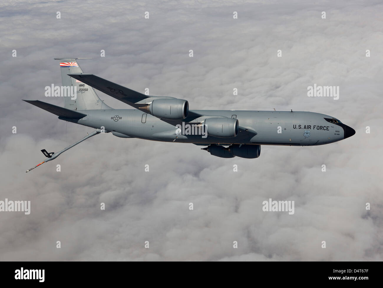 Una KC-135R dal 161Air Refuelling Wing vola in una missione di addestramento da Phoenix, Arizona. Foto Stock