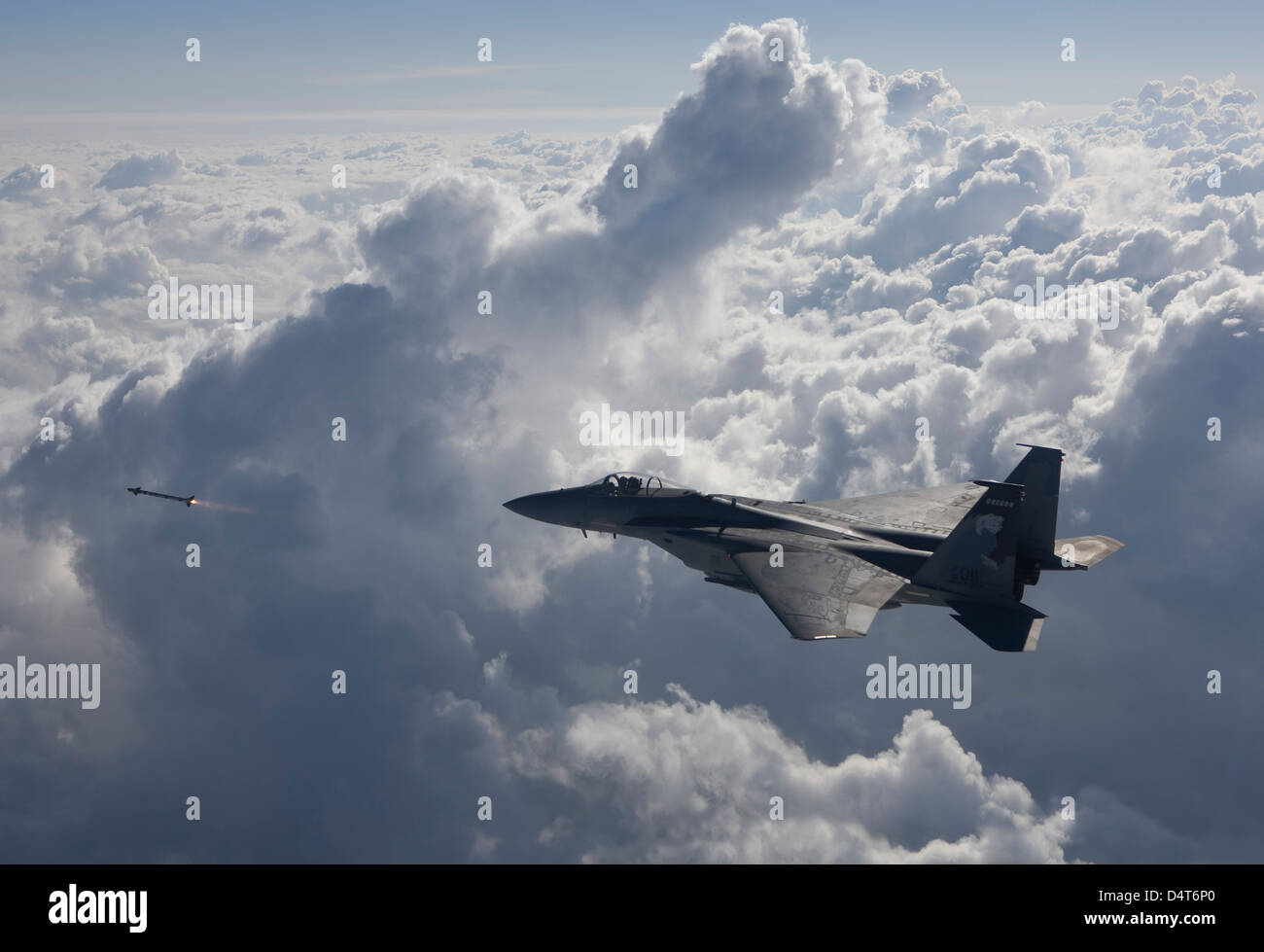 Un F-15 Eagle incendi un AIM-9X missile. Foto Stock
