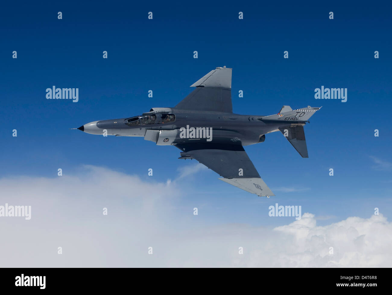 Un QF-4E dall'ottantaduesima ATRS vola sopra il Golfo del Messico durante un allenamento sortie fuori di Tyndall Air Force Base in Florida. Foto Stock