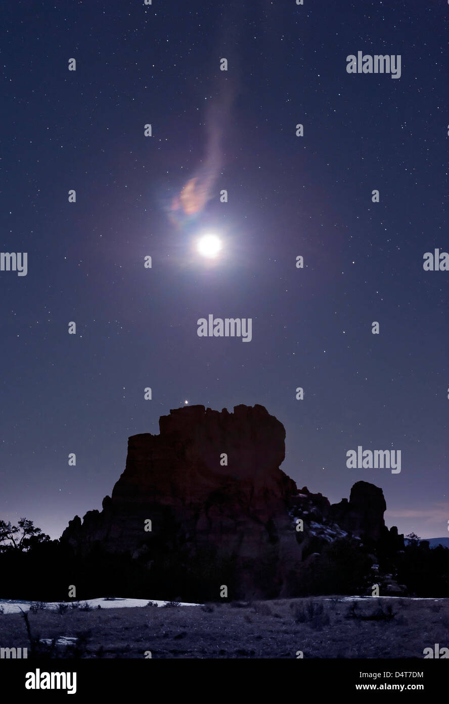 Luna su di diffrazione Malpais monumento rock, Nuovo Messico. Foto Stock