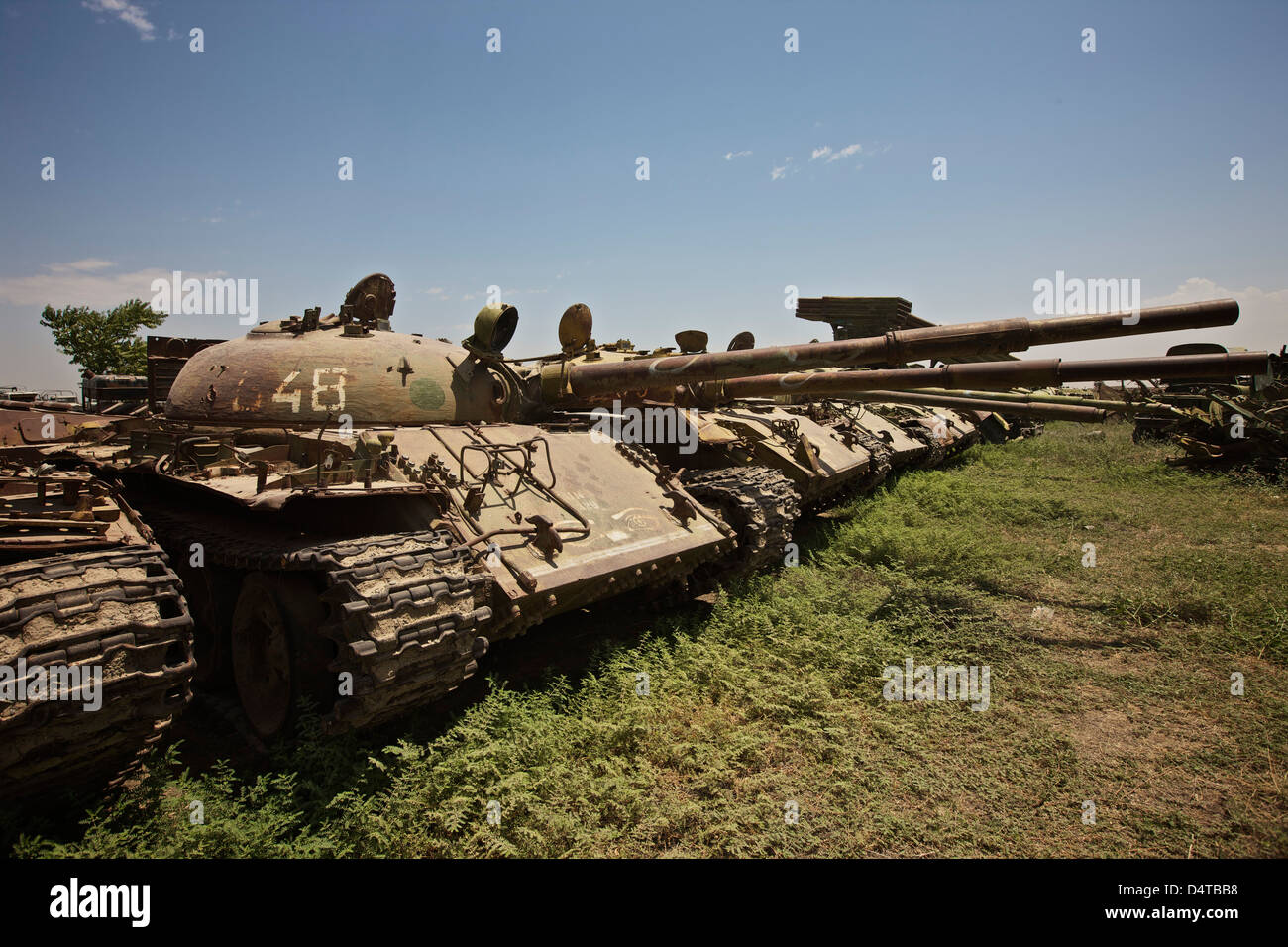 Russo T-62 principale battaglia vasche di riposo in una corazza junkyard in Kunduz, Afghanistan. Foto Stock