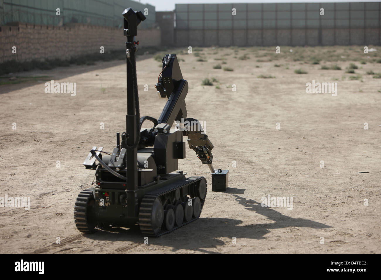 Il tEODor heavy-duty bomb disposal robot. Foto Stock