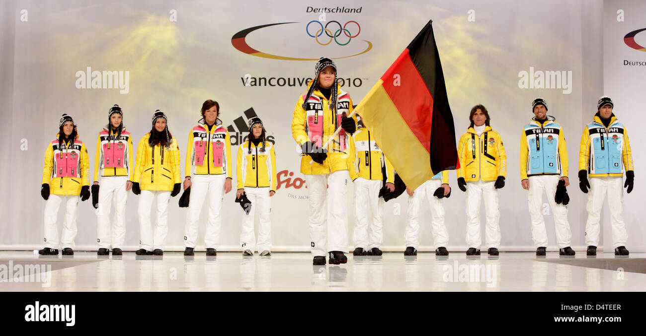 Tedesco skiier alpino Victoria Rebensburg presenta l'abito ufficiale del tedesco della Federazione di sci (DSV) al Vancouver 2010 Giochi Olimpici di Monaco di Baviera, Germania, il 29 ottobre 2009. Foto: Lukas Barth Foto Stock