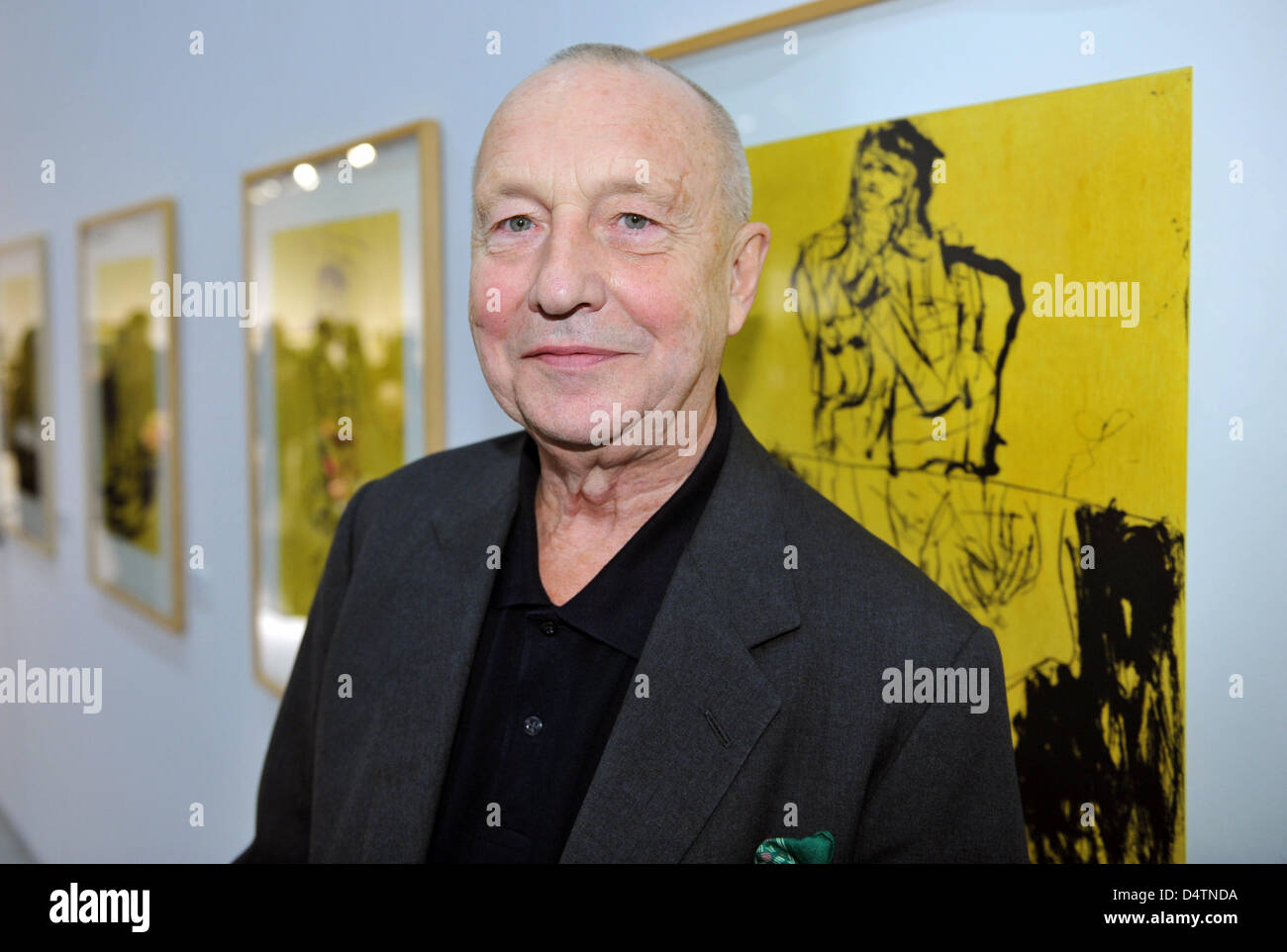 Artista Georg Baselitz pone in una mostra delle sue opere più importanti al ?Cologne Fine Art & Antiques? Arte Fiera di Colonia, Germania, 17 novembre 2009. Baselitz sarà onorato con la colonia Arte Award. Alcuni 90 display gallerie di arte e artigianato da 2000 anni dal 18 al 22 novembre 2009. Foto: JOERG CARSTENSEN Foto Stock