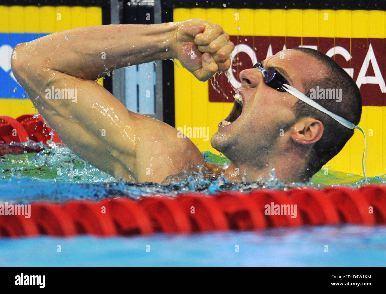 Dell'Austria Markus Rogan vince il 200m Dorso a FINA European Short Course Championships di Istanbul, Turchia, 10 dicembre 2009. Rogan ha stabilito un nuovo record europeo. Foto: BERND THISSEN Foto Stock