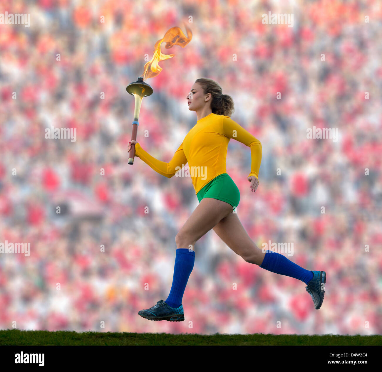 Runner brasiliano che porta torcia olimpica Foto Stock