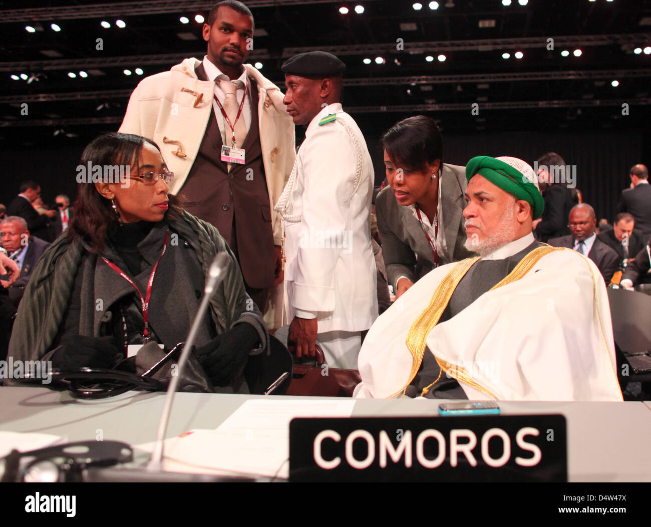 La delegazione della Repubblica federale islamica delle isole Comore assiste il cerimoniale di apertura del ministro la conferenza ONU Conferenza mondiale sul clima di Copenhagen, Danimarca, 15 dicembre 2009. La conferenza è entrato nella sua fase cruciale. Foto: KAY NIETFELD Foto Stock