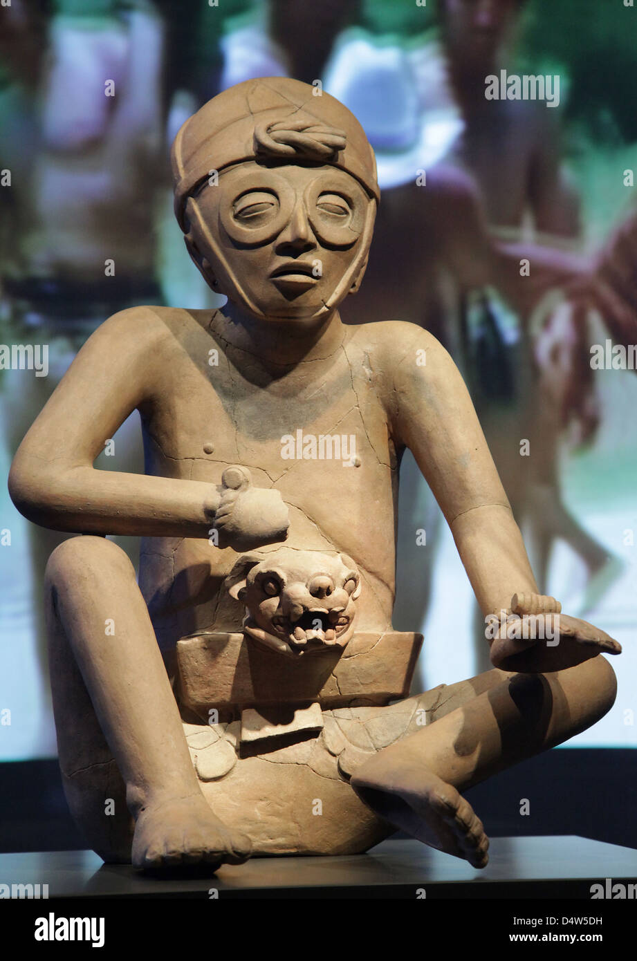 BallerGame.A seduta Ball player.Classic veracruz mexico.300-600 Eartenware.Sport con associazioni rituali giocate almeno dal 1650 a.C. Foto Stock