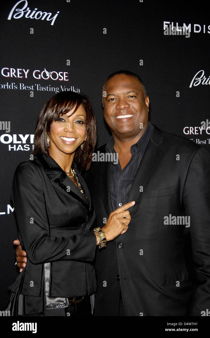 Holly Robinson Peete, Rodney Peete presso gli arrivi per Olympus è scesa Premiere, Glossari Affini cupola al Arclight Hollywood, Los Angeles, CA Marzo 18, 2013. Foto Da: Michael Germana/Everett Collection Foto Stock