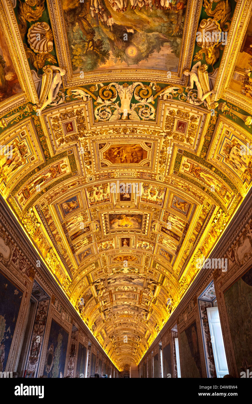 Il soffitto della galleria di mappe in Musei Vaticani, Roma, Italia Foto Stock