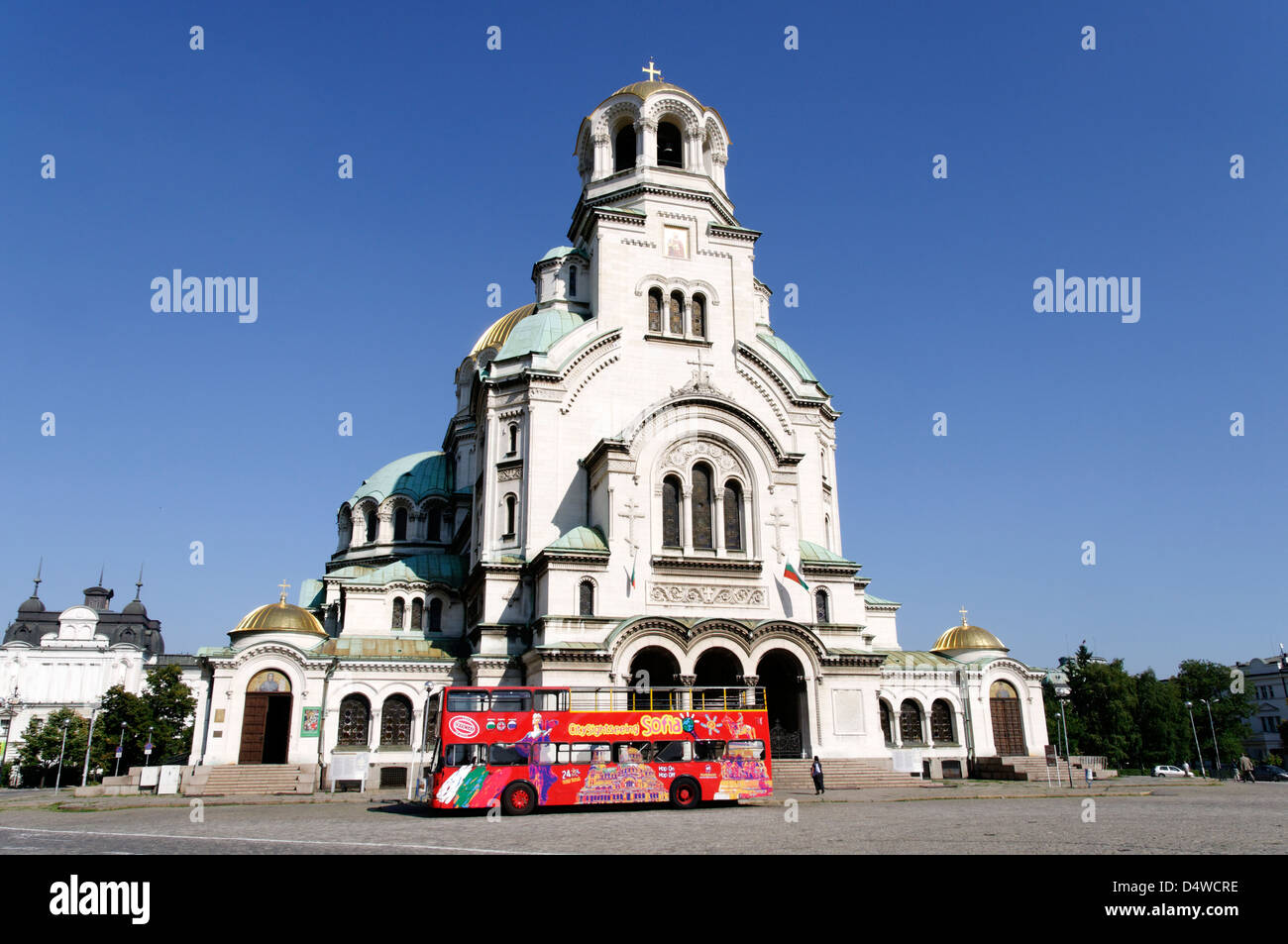 Sofia. La Bulgaria. La Aleksander Nevski Memorial Church adornati con oro laden cupole e il simbolo più famoso di Sofia. Foto Stock