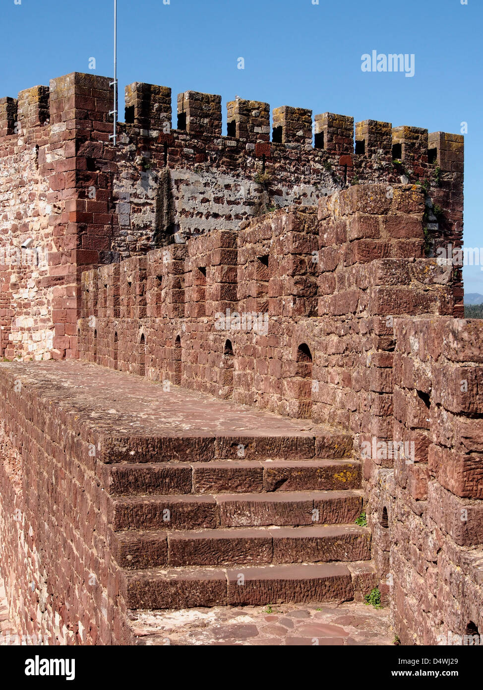 Torre e passi il castello di silves in Portogallo Foto Stock