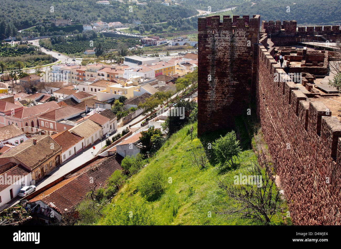 Vista esterna di mura del castello di silves una fortificazione moresco del Portogallo Foto Stock