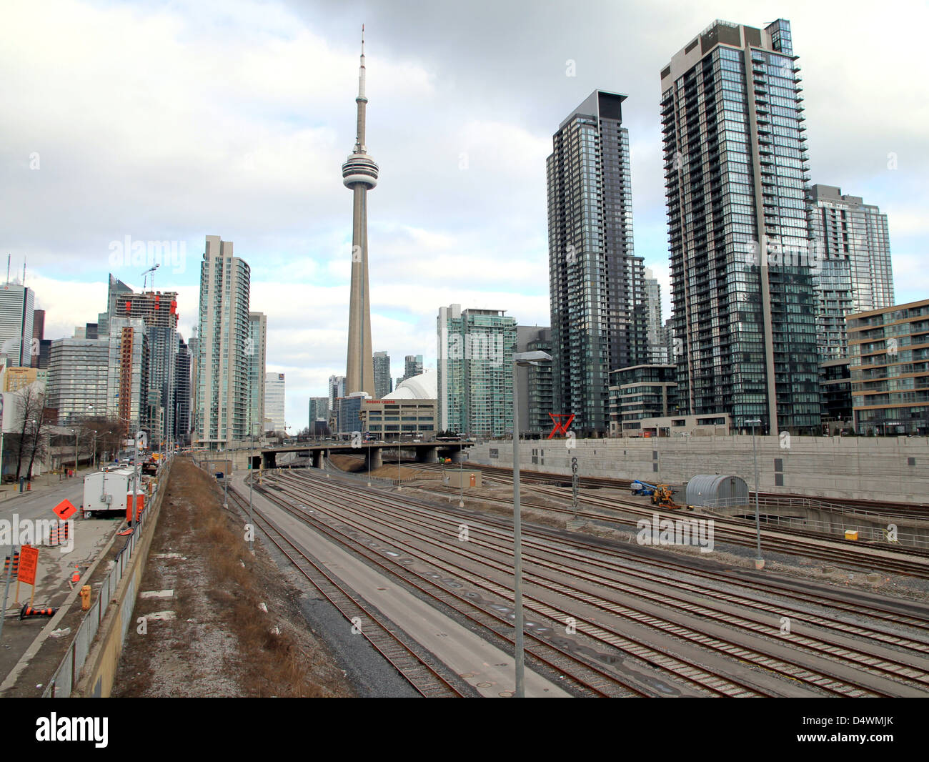 La CN Tower e ferrovia Foto Stock