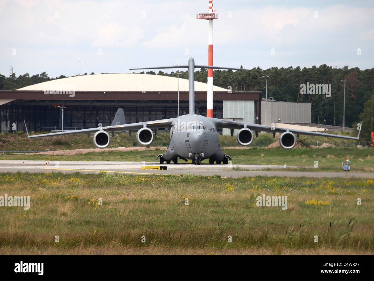 Una C-17 Globemaster in rullaggio a Ramstein Air Base, Germania Foto Stock