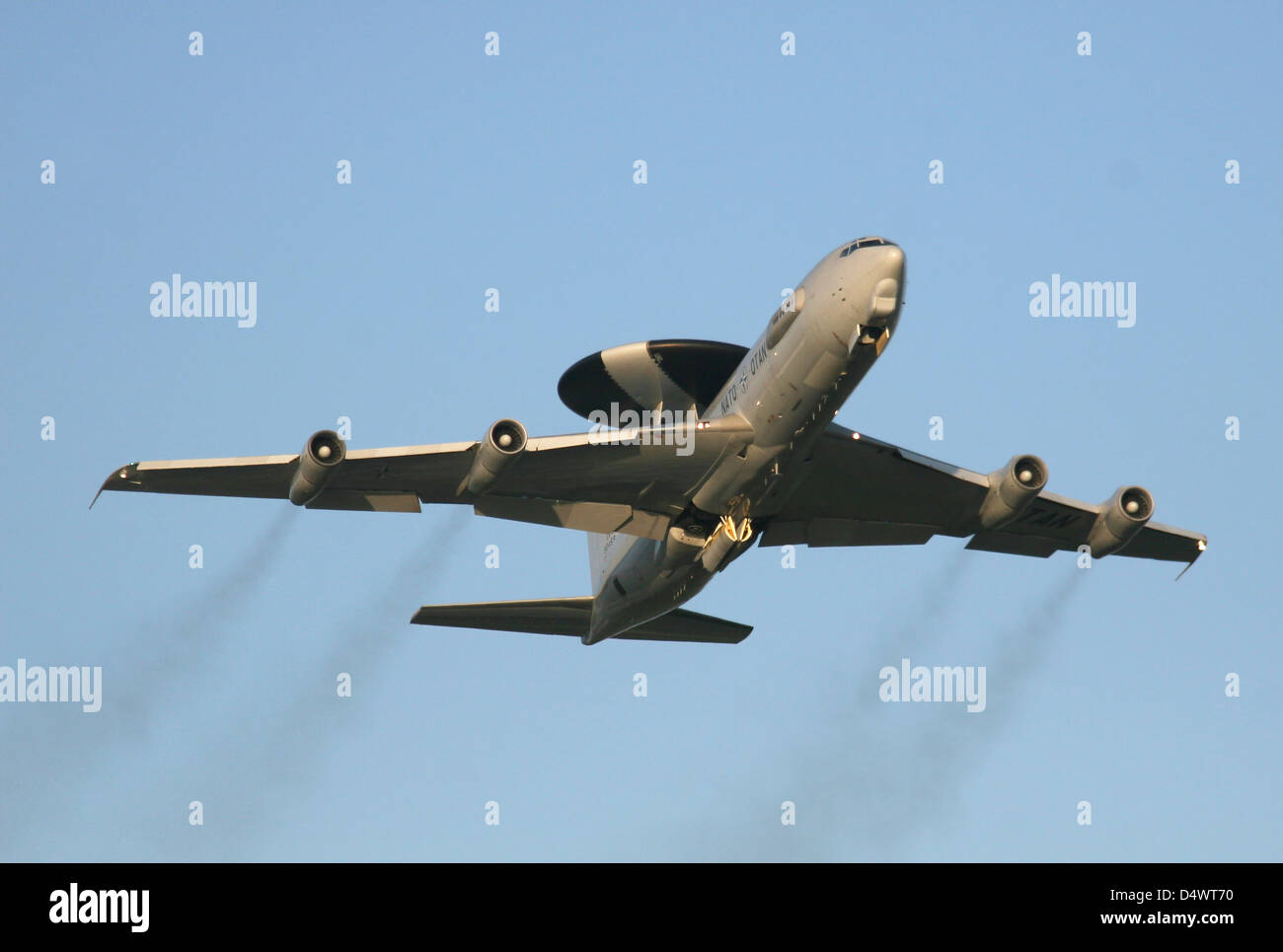 Un'E-3 Sentry tenendo fuori dalla NATO AWACS base, Geilenkirchen Airfield, Germania. Foto Stock