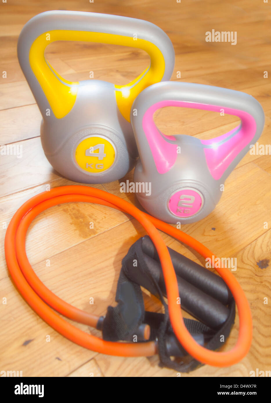 Attrezzature per esercizi kettlebells e banda Foto Stock