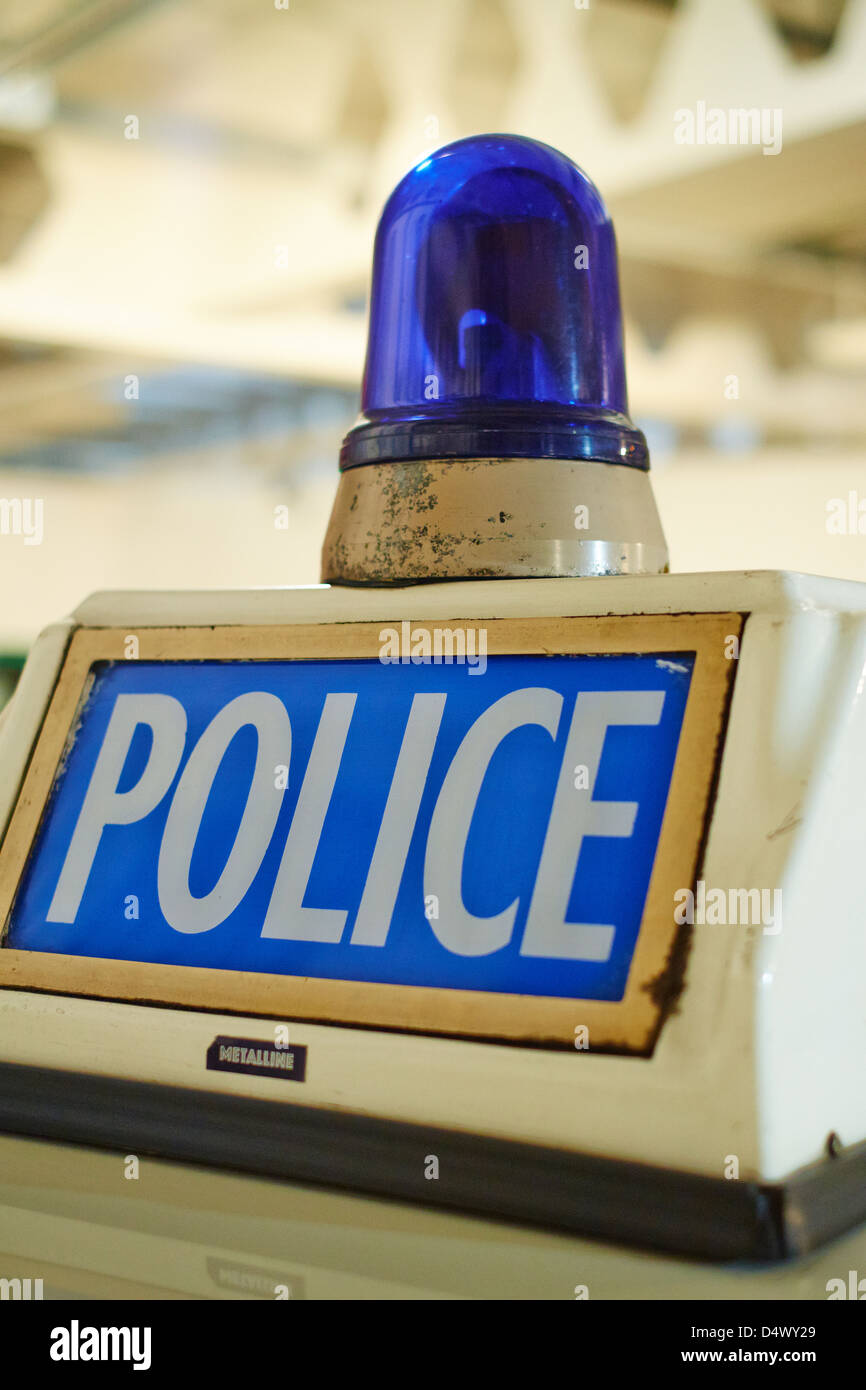 La polizia di luce blu sul tetto di una vettura Museo dei Trasporti di Coventry Regno Unito Foto Stock