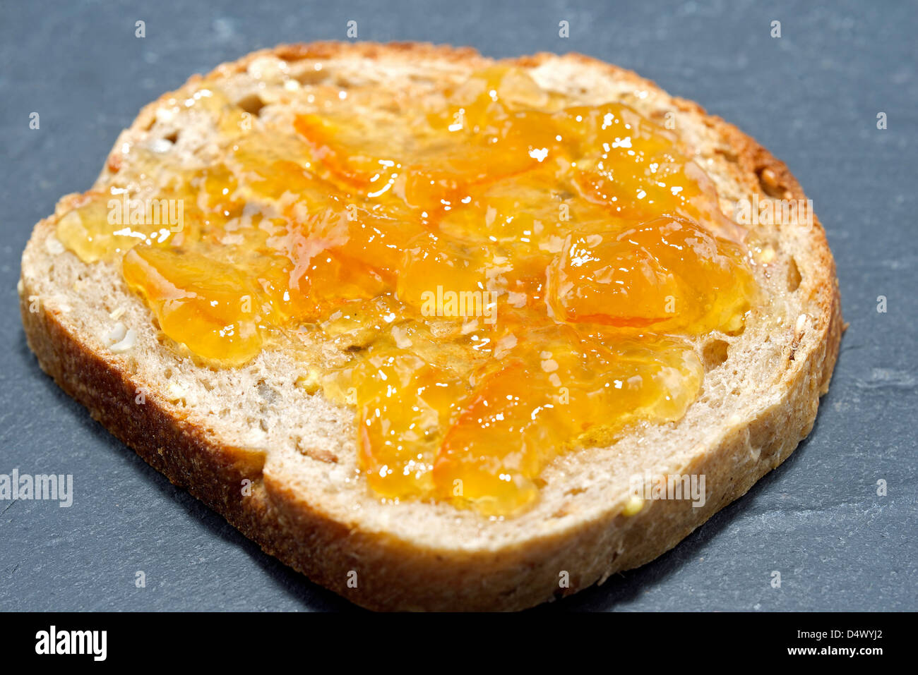 Toast con marmellata di arancio Foto Stock
