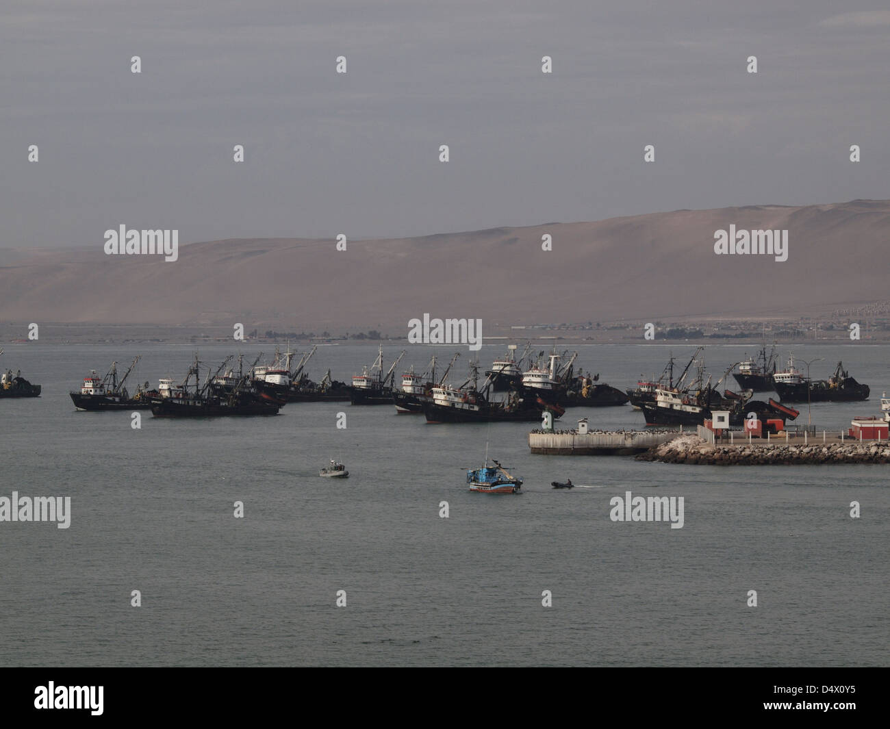 La flotta di pesca al largo di Arica nel nord del Cile Foto Stock