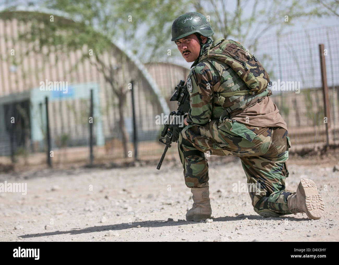 Afghan Commandos con operazioni speciali Kandak durante il live esercitazioni antincendio Marzo 18, 2013 nella provincia di Herat, Afghanistan. Foto Stock