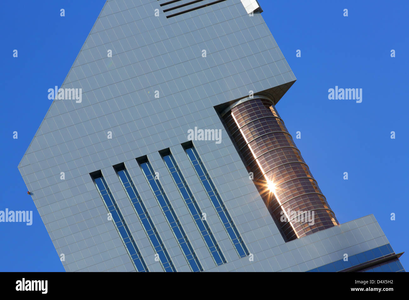 Primo piano di Emirates Tower a Dubai financial district, Emirati Arabi Uniti Foto Stock