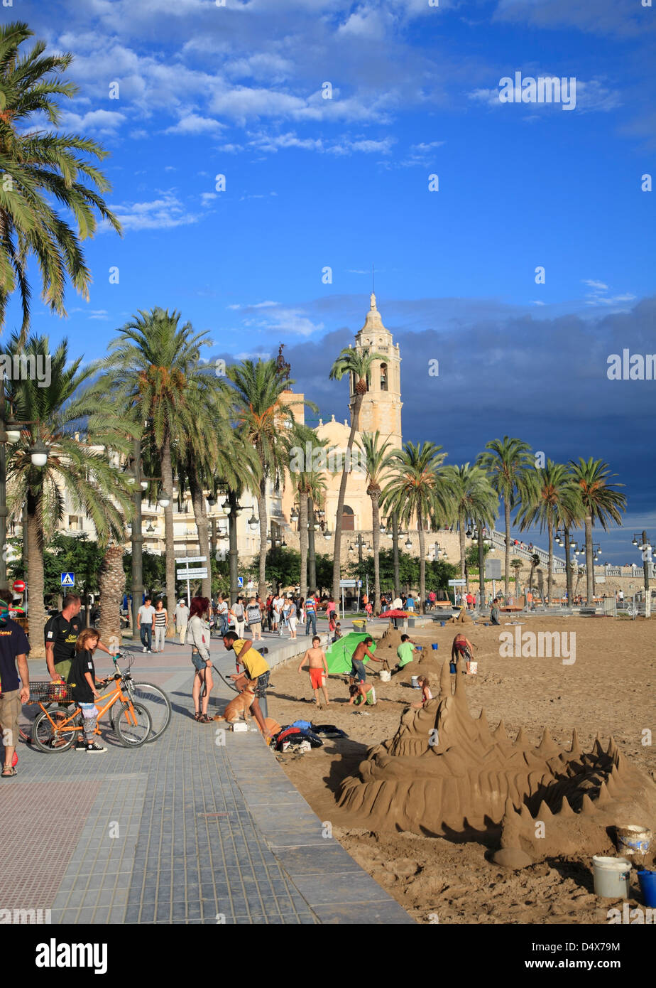 Sitges, Beach-Promenade, Costa Dorada, SPAGNA Foto Stock