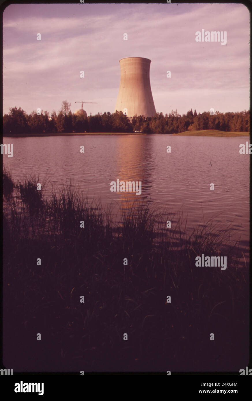 Nel maggio 1973, è stata raffigurata la costruzione della centrale nucleare di Trojan sul fiume Columbia da parte della Portland General Electric. Il progetto ha affrontato una significativa opposizione da parte degli ambientalisti preoccupati per il suo impatto ambientale. Foto Stock